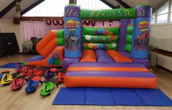 Blaze and the Monster Machines Velcro Castle With Slide – Changeable Themes